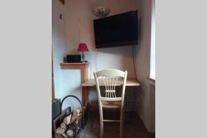 Photo de la galerie de l'établissement LOFT LA ROSE DESIREE Gite 3 étoiles, à Chalencon