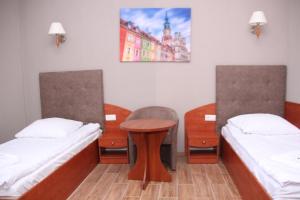 Un pat sau paturi într-o cameră la Hotel Przylesie