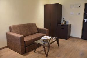 The Fern Sardar Sarovar Resort Kevadia, Gujarat的休息区