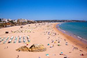 Playa de o cerca de este apartahotel