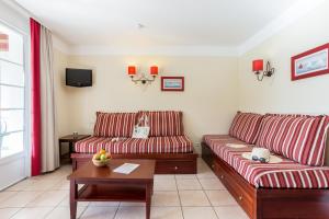 Ein Sitzbereich in der Unterkunft Résidence Pierre & Vacances Le Domaine de Gascogne
