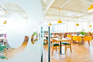 bloomrooms @ City Centre餐厅或其他用餐的地方