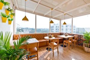 bloomrooms @ City Centre餐厅或其他用餐的地方