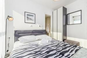 Postel nebo postele na pokoji v ubytování Apartments Solis Lacus Penthouse