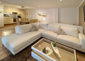 a living room with a white couch and a table at Wilsmann Apartmentvermietung in Hövelhof