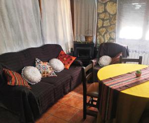 a living room with a couch with pillows on it at Casa Conesa II in Tronchón