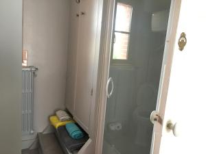 Koupelna v ubytování SUITE FAMILIALE DU BOURGEAU