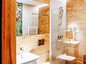 Ein Badezimmer in der Unterkunft FOLGA - Hotel, Restauracja, Browar, SPA