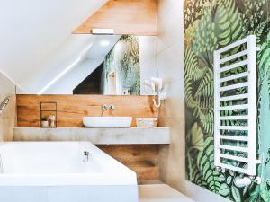 Ein Badezimmer in der Unterkunft FOLGA - Hotel, Restauracja, Browar, SPA
