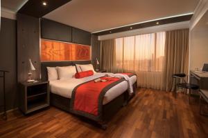 Cama o camas de una habitación en Boulevard Suites Ferrat