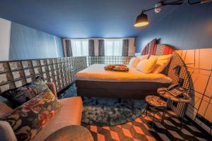 a hotel room with a bed and a couch at Hotel Haarhuis in Arnhem +68 photos