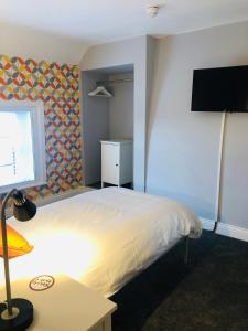 TV a/nebo společenská místnost v ubytování Hardwick Arms Hotel
