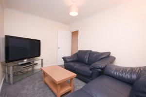 a living room with a couch and a flat screen tv at Town or Country - Jessie Terrace House B in Southampton