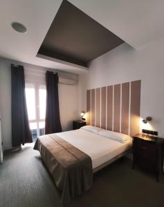 En eller flere senge i et værelse på Hostal Santa Ana Colors + 61 billeder