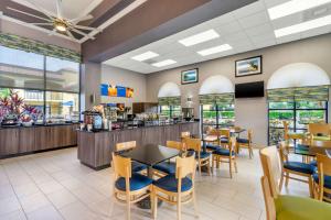Restaurace v ubytování Comfort Inn Sun City Center - Ruskin - Tampa South