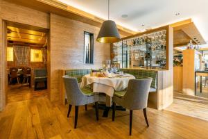 Restaurace v ubytování Kräuterhotel Hochzillertal