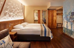 Uma cama ou camas num quarto em Hotel Adler Zürich