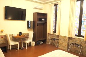 TV a/nebo společenská místnost v ubytování Hotel Ester