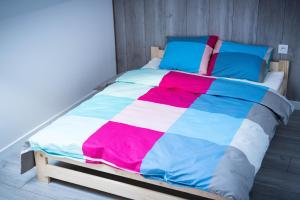 En eller flere senge i et værelse på Bieszczadzki Hals - Dom bliźniak