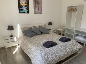Llit o llits en una habitació de Esclusivo Trilocale nel cuore di Porta Venezia