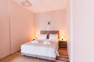 Postel nebo postele na pokoji v ubytování Houmis Apts & Studios