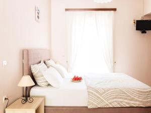 Postel nebo postele na pokoji v ubytování Houmis Apts & Studios