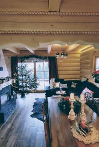 a living room with a table and a couch at Koniakowo - dom Albino in Koniaków