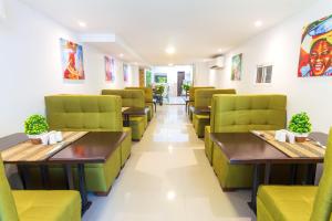Posezení v ubytování Hotel Avexi Suites By GEH Suites