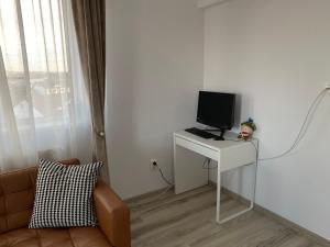 TV a/nebo společenská místnost v ubytování Libertatii 88 Luxury Apartment