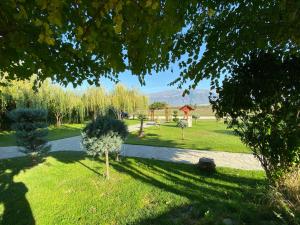 カルロヴォにあるYaev Family Hotelのギャラリーの写真