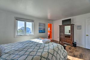 Gallery image of West of the Moon Ocean Apt with Beach Access! in Emerald Isle