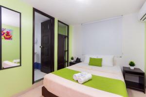 Postel nebo postele na pokoji v ubytování Hotel Avexi Suites By GEH Suites