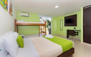 Postel nebo postele na pokoji v ubytování Hotel Avexi Suites By GEH Suites