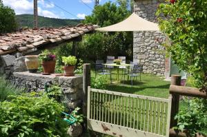 Photo de la galerie de l'établissement Gîte du Lapin Voyageur, à Lachau