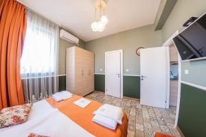 En eller flere senge i et værelse på Sofia Vintage Life Apartment