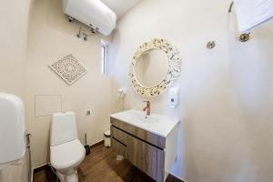 Et badeværelse på Sofia Vintage Life Apartment + 14 billeder