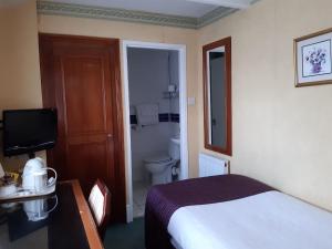 A bed or beds in a room at The Diplomat Hotel 