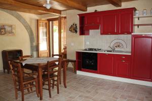 Kuchyň nebo kuchyňský kout v ubytování Agriturismo Le Paicciole