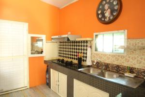 Kuchyň nebo kuchyňský kout v ubytování Little home poolvilla
