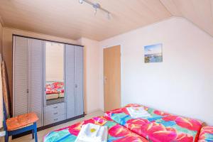מיטה או מיטות בחדר ב-Ferienwohnung Itzehoe