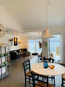 Ruang duduk di Seaside Rentals
