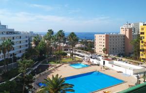 The swimming pool at or close to Viña del Mar 6