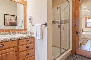 Old MammothにあるLodges 1140- Spacious Townhome on Golf Courseのギャラリーの写真