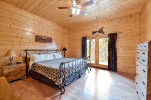 a bedroom with a bed and a ceiling fan at Country Living by Venture Smoky Mountains in Sevierville