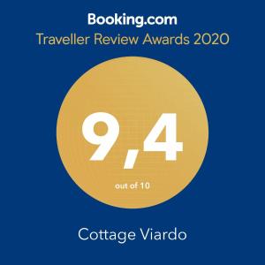 a yellow circle with the number four and the text travelling review awards at Cottage Viardo in Vehkataipale