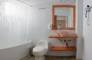 Koupelna v ubytování Hostal Casa Aborigen + 37 fotografií