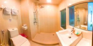 
A bathroom at Andatel Grande Patong Phuket
