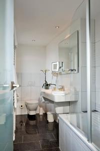 Koupelna v ubytování Hotel BurgGartenpalais + 37 fotografií