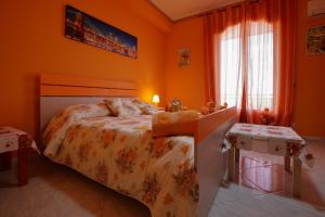 Un pat sau paturi într-o cameră la B&B Le Tre rose dell'Etna