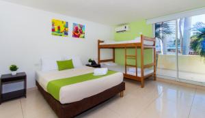 Postel nebo postele na pokoji v ubytování Hotel Avexi Suites By GEH Suites